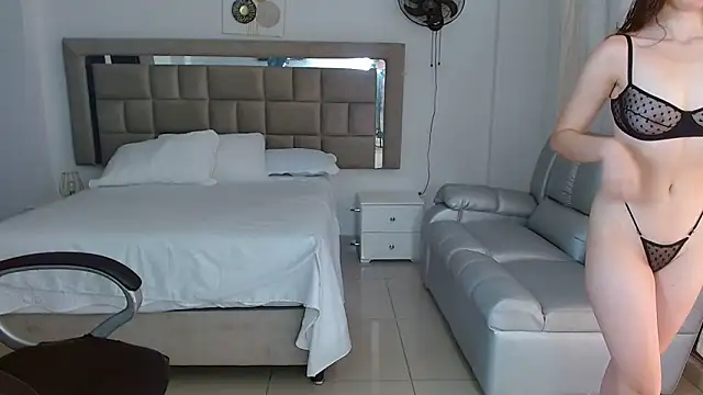 Snapshot of zoecruzz chatting on 02/04/26, 02:56 zoecruzz online show from 02/04/26, 02:56