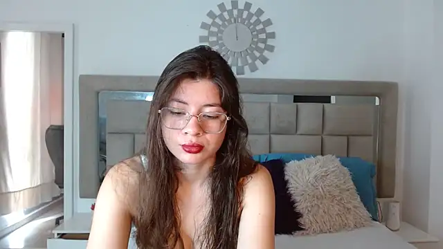 Snapshot of zoecruzz chatting on 02/11/25, 02:13 zoecruzz online show from 02/11/25, 02:13
