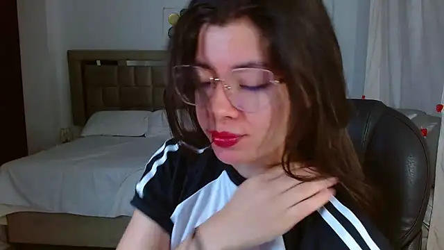 Snapshot of zoecruzz chatting on 02/19/26, 01:30 zoecruzz online show from 02/19/26, 01:30