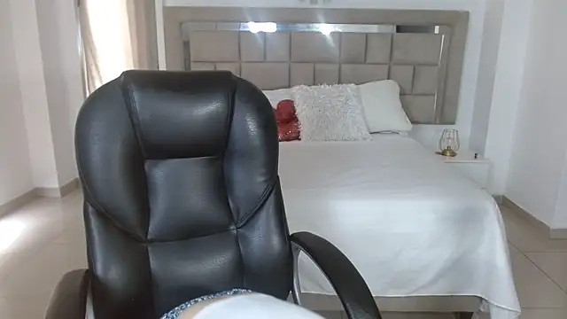 zoecruzz online show from 11/20/25, 03:02