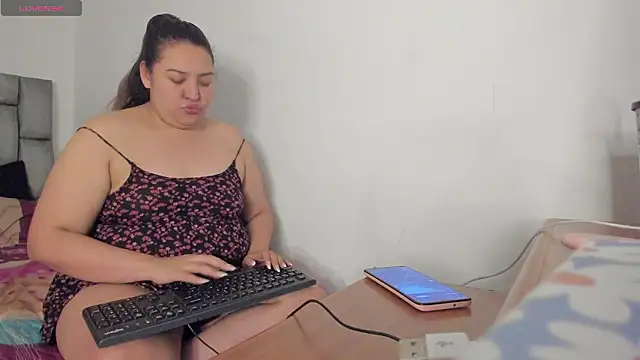 cutiepeach online show from 12/04/24, 02:36