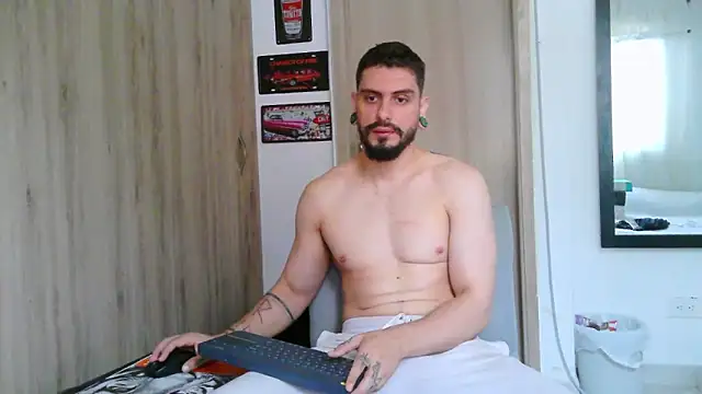 Aaron kwok28 online show from 02/22/26, 07:59