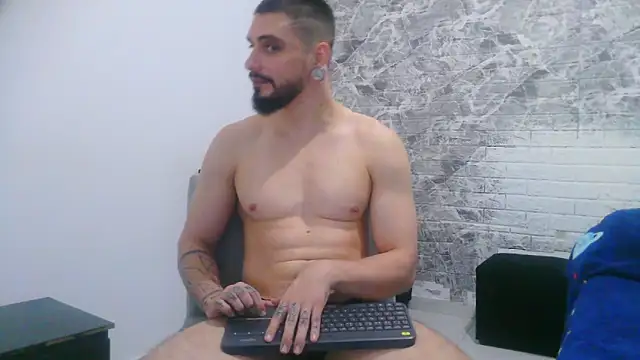 Aaron kwok28 online show from 09/18/25, 10:13