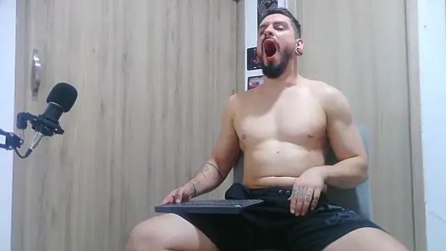 Aaron kwok28 online show from 11/12/25, 03:32