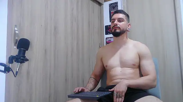 Aaron kwok28 online show from 11/01/25, 01:56