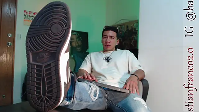 Snapshot of marc_ginale chatting on 02/27/25, 02:14 marc ginale online show from 02/27/25, 02:14