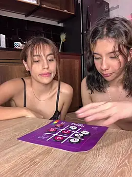 Snapshot of Katee_Jones chatting on 01/24/25, 01:24 Katee Jones online show from 01/24/25, 01:24