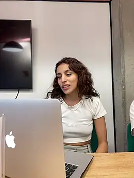 Snapshot of Katee_Jones chatting on 02/12/25, 09:54 Katee Jones online show from 02/12/25, 09:54