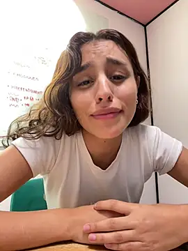 Snapshot of Katee_Jones chatting on 03/09/25, 03:38 Katee Jones online show from 03/09/25, 03:38