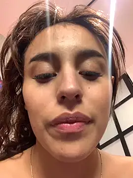 Snapshot of Katee_Jones chatting on 02/14/25, 08:59 Katee Jones online show from 02/14/25, 08:59