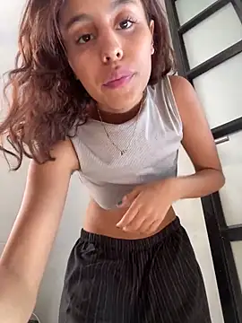 Snapshot of Katee_Jones chatting on 02/19/25, 08:52 Katee Jones online show from 02/19/25, 08:52