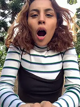 Snapshot of Katee_Jones chatting on 01/29/25, 08:25 Katee Jones online show from 01/29/25, 08:25