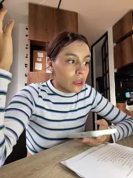 Snapshot of Katee_Jones chatting on 03/12/25, 10:50 Katee Jones online show from 03/12/25, 10:50