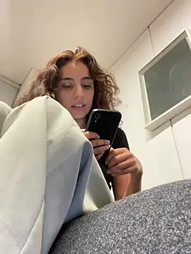 Snapshot of Katee_Jones chatting on 02/05/25, 12:53 Katee Jones online show from 02/05/25, 12:53