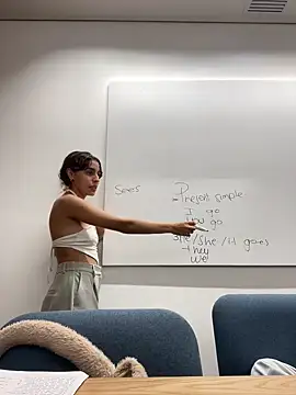 Snapshot of Katee_Jones chatting on 03/13/25, 10:32 Katee Jones online show from 03/13/25, 10:32