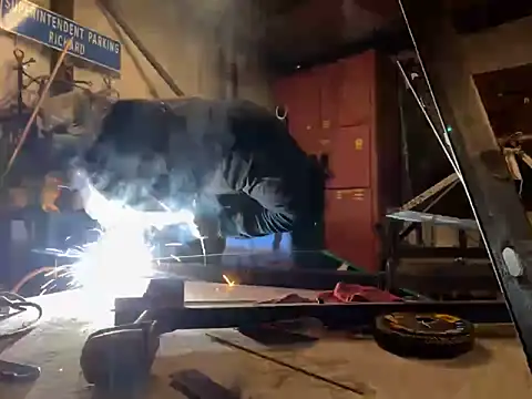 yomanfriend online show from 01/01/25, 11:29