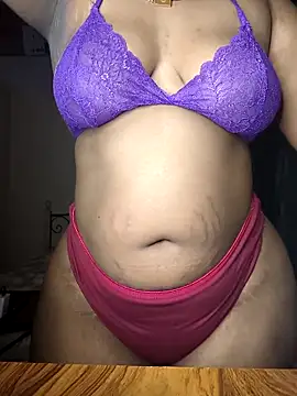 Snapshot of susmithasushi81 chatting on 10/27/25, 05:03 susmithasushi81 online show from 10/27/25, 05:03