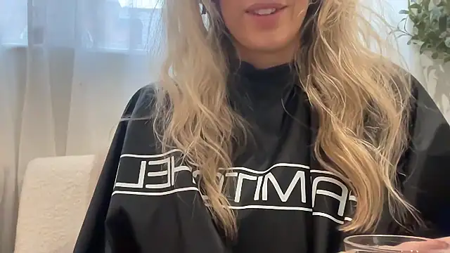 mollywilde online show from 11/10/25, 11:04