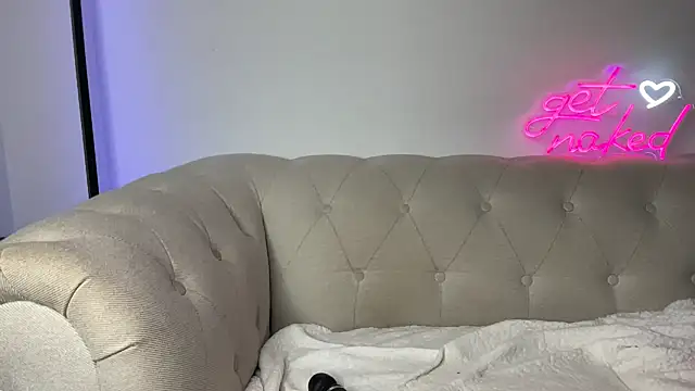 mollywilde online show from 09/12/25, 09:47