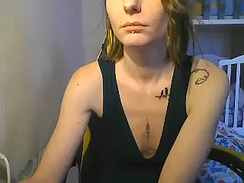 Snapshot of Feli_blue chatting on 02/11/25, 12:04 Feli blue online show from 02/11/25, 12:04