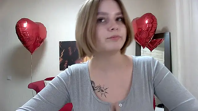 Snapshot of DianeMills chatting on 02/23/25, 05:18 DianeMills online show from 02/23/25, 05:18