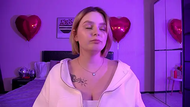 Snapshot of DianeMills chatting on 02/27/25, 01:19 DianeMills online show from 02/27/25, 01:19