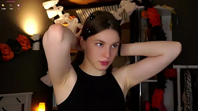 Snapshot of DarylBarks chatting on 10/31/25, 01:13 DarylBarks online show from 10/31/25, 01:13