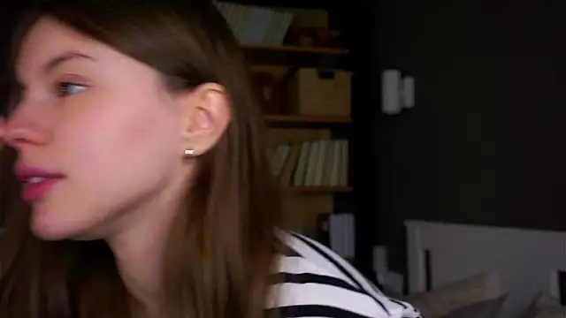 Snapshot of DarylBarks chatting on 12/14/25, 01:12 DarylBarks online show from 12/14/25, 01:12