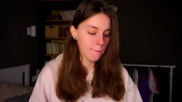 Snapshot of DarylBarks chatting on 12/17/25, 01:21 DarylBarks online show from 12/17/25, 01:21