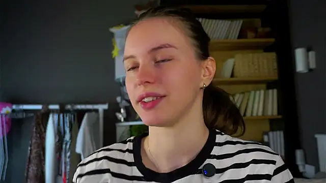 Snapshot of DarylBarks chatting on 11/26/25, 01:38 DarylBarks online show from 11/26/25, 01:38