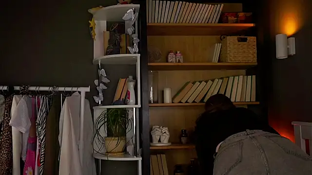 Snapshot of DarylBarks chatting on 11/30/25, 01:17 DarylBarks online show from 11/30/25, 01:17