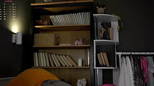 Snapshot of DarylBarks chatting on 10/21/25, 01:27 DarylBarks online show from 10/21/25, 01:27