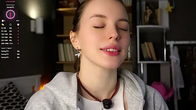 Snapshot of DarylBarks chatting on 10/17/25, 11:17 DarylBarks online show from 10/17/25, 11:17