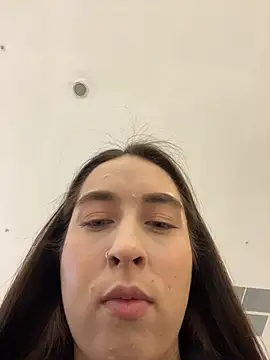 Holly Play online show from 11/23/25, 12:04