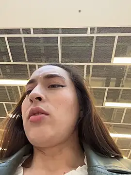 Holly Play online show from 10/27/25, 09:10