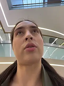 Holly Play online show from 11/06/25, 09:13