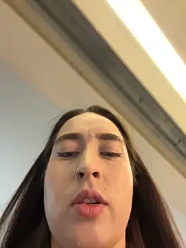 Holly Play online show from 03/31/26, 09:00