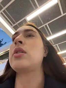 Holly Play online show from 11/21/25, 12:15