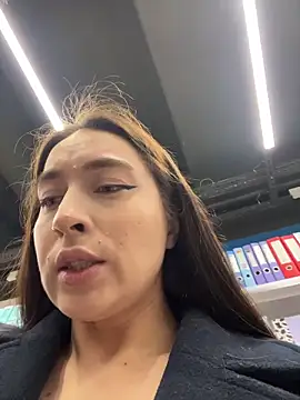 Holly Play online show from 12/21/25, 12:07