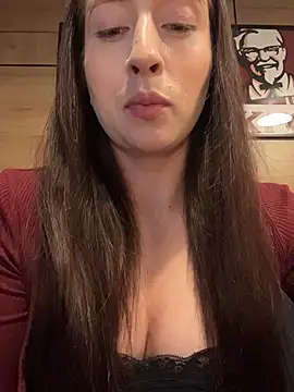 Snapshot of Holly_Play chatting on 07/06/26, 10:00 Holly Play online show from 07/06/26, 10:00