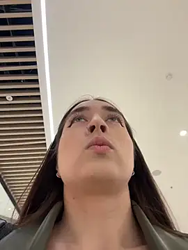 Holly Play online show from 04/13/26, 11:58