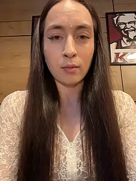 Snapshot of Holly_Play chatting on 06/19/26, 09:04 Holly Play online show from 06/19/26, 09:04