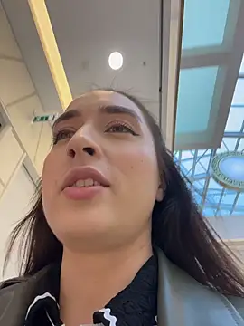 Holly Play online show from 10/28/25, 09:08