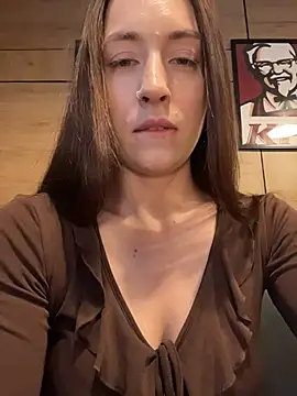 Snapshot of Holly_Play chatting on 07/07/26, 09:57 Holly Play online show from 07/07/26, 09:57