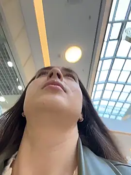 Holly Play online show from 04/04/26, 12:01