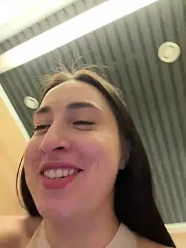 Snapshot of Holly_Play chatting on 03/07/25, 02:23 Holly Play online show from 03/07/25, 02:23