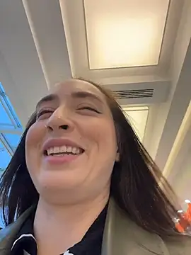 Holly Play online show from 10/30/25, 09:07