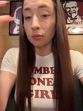 Snapshot of Holly_Play chatting on 05/20/26, 11:07 Holly Play online show from 05/20/26, 11:07