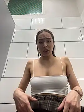 Snapshot of Holly_Play chatting on 05/11/26, 02:45 Holly Play online show from 05/11/26, 02:45