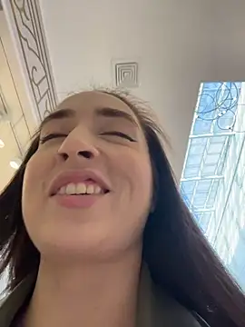 Holly Play online show from 10/19/25, 10:07